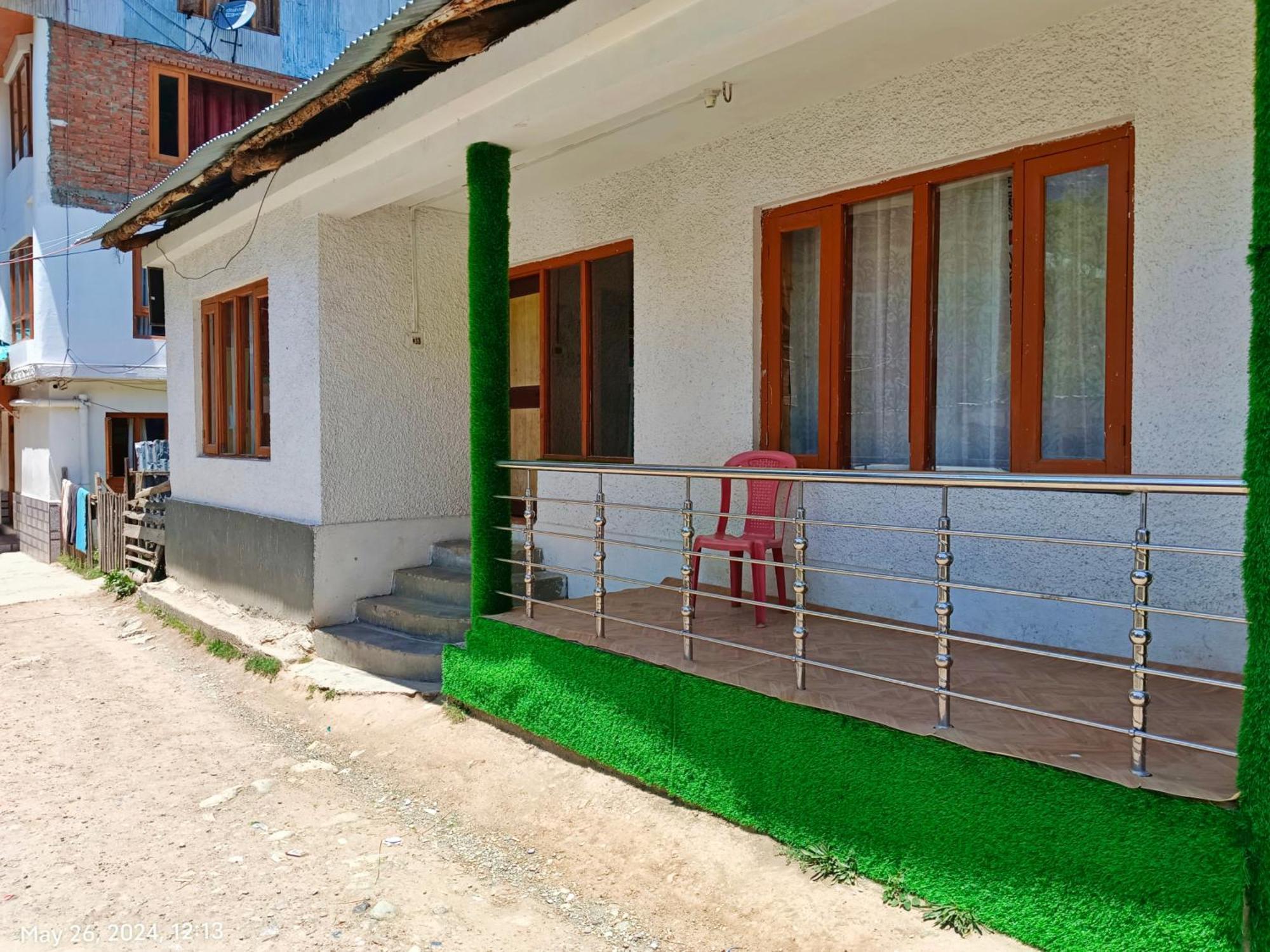 Street Homestay *