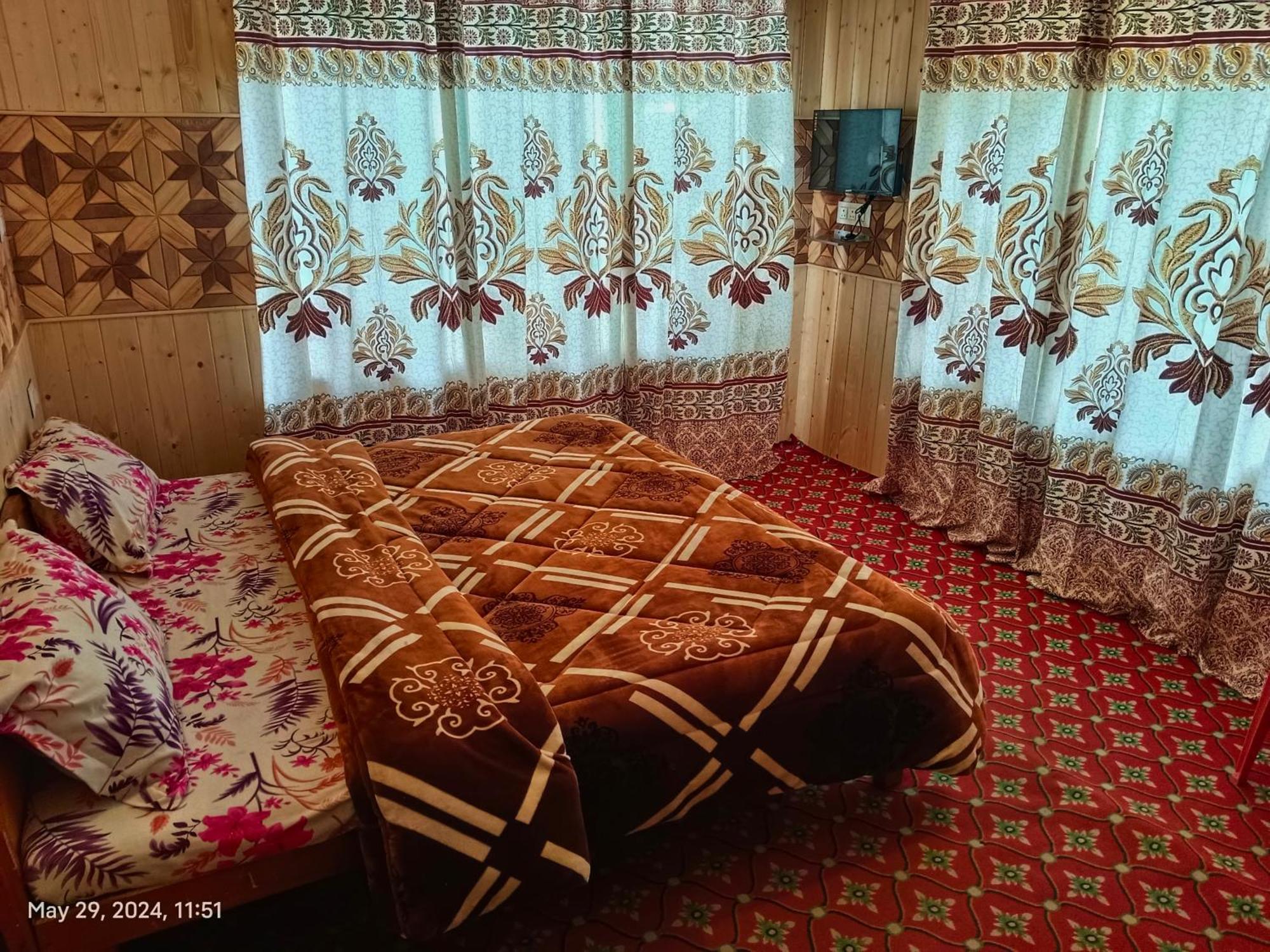 Homestay Street Pahalgam